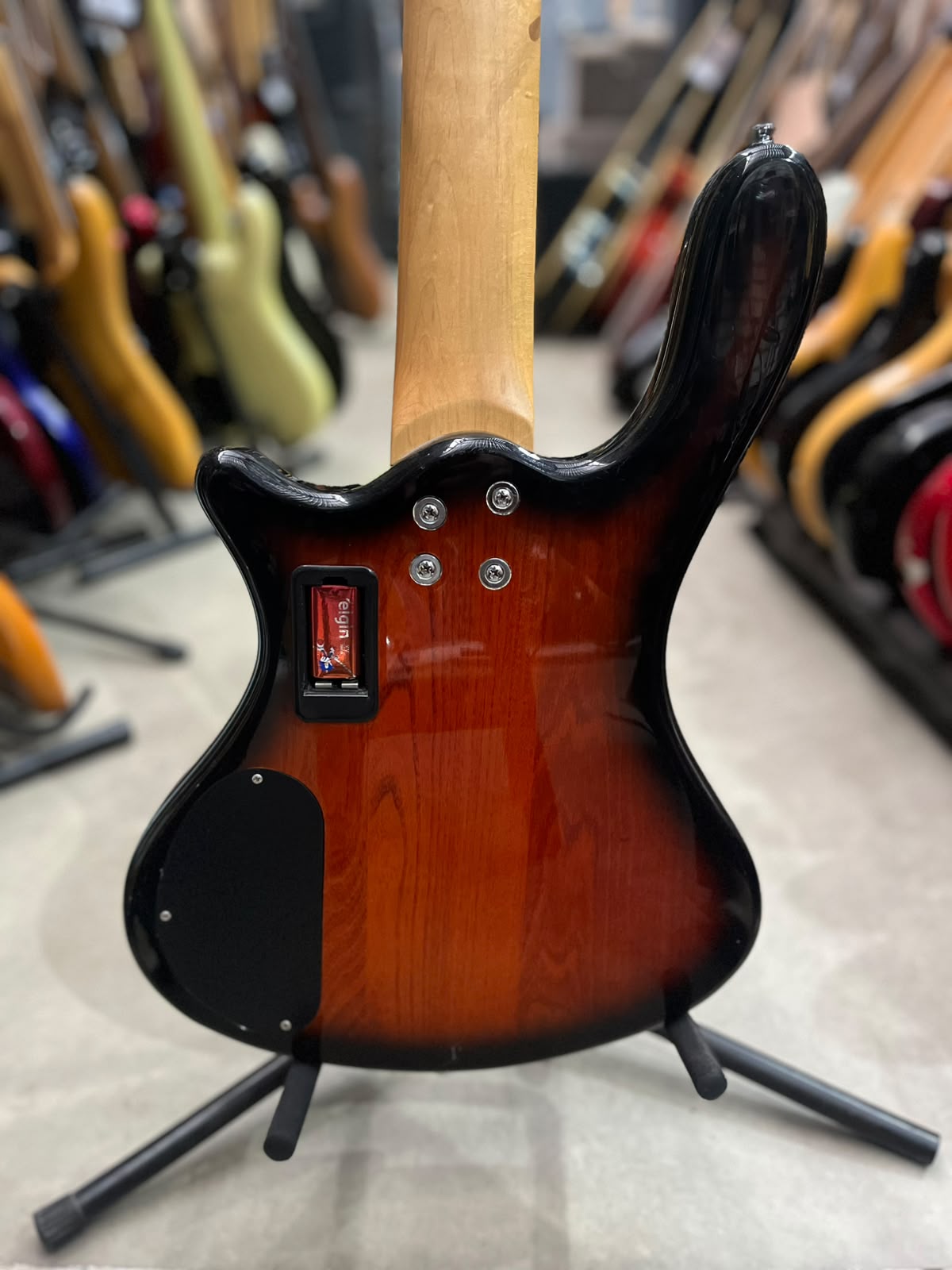 Baixo Washburn Sunburst Taurus T15 – Modelo 5 cordas miniatura 8