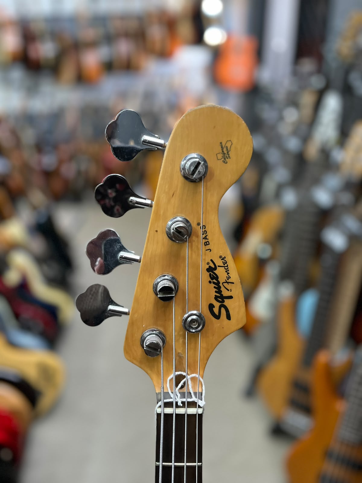 Baixo  Squier  J Bass 4cordas miniatura 6