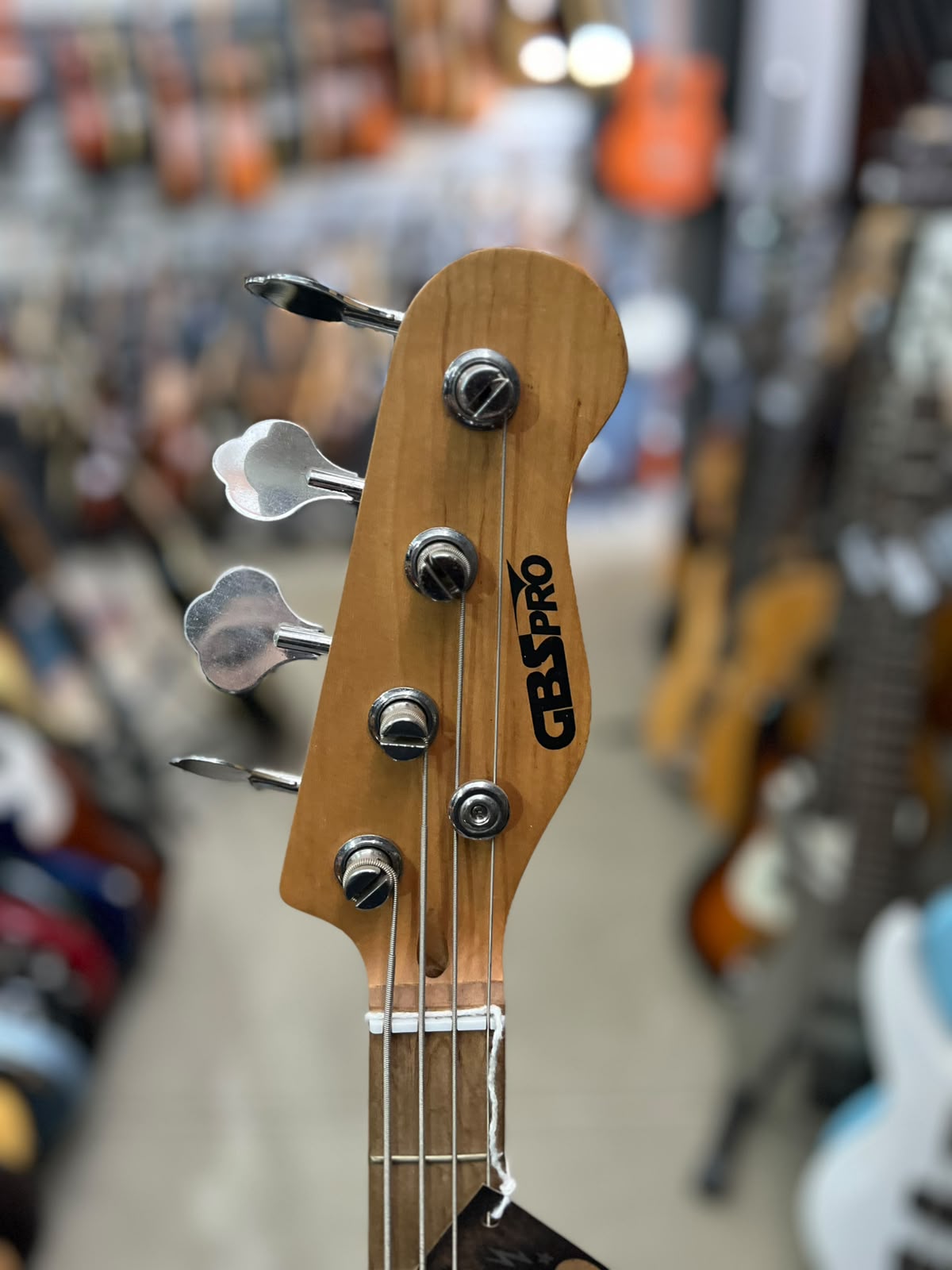 Baixo GBS Pro  Modelo: telebass sunburst 4 cordas miniatura 6