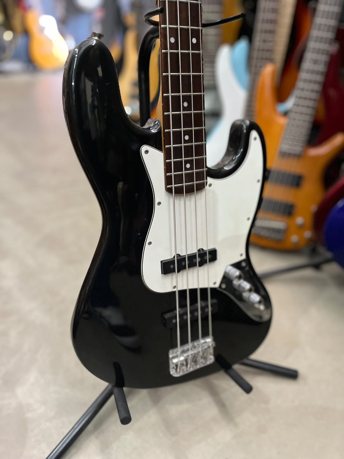 Baixo Squier Modelo: standard Jazz Bass 4 cordas miniatura 3