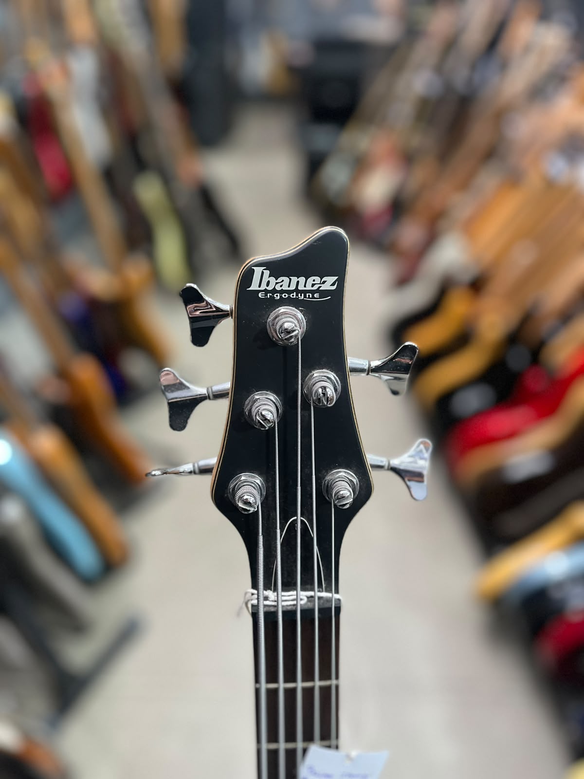 Baixo Ibanez ergodyne 5 cordas  preto miniatura 5