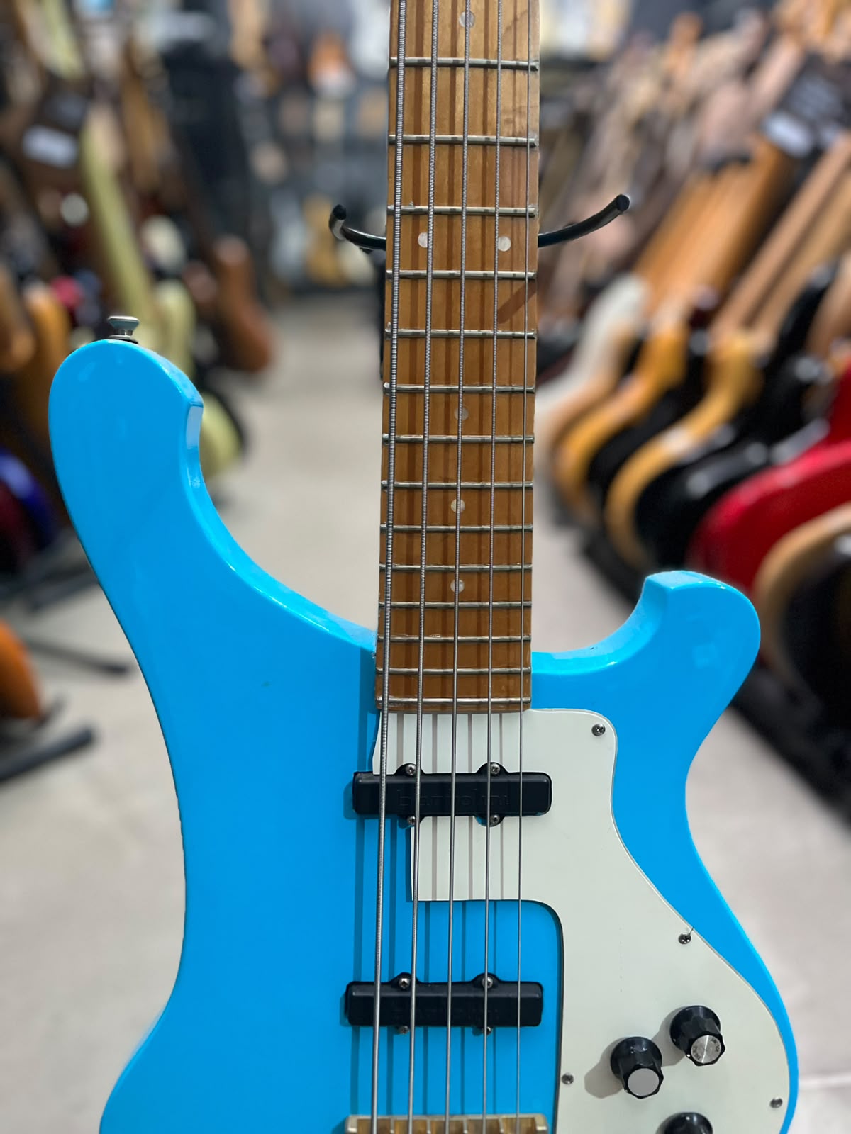 Baixo Luthier Rickenbacker  Modelo: 5cordas miniatura 4