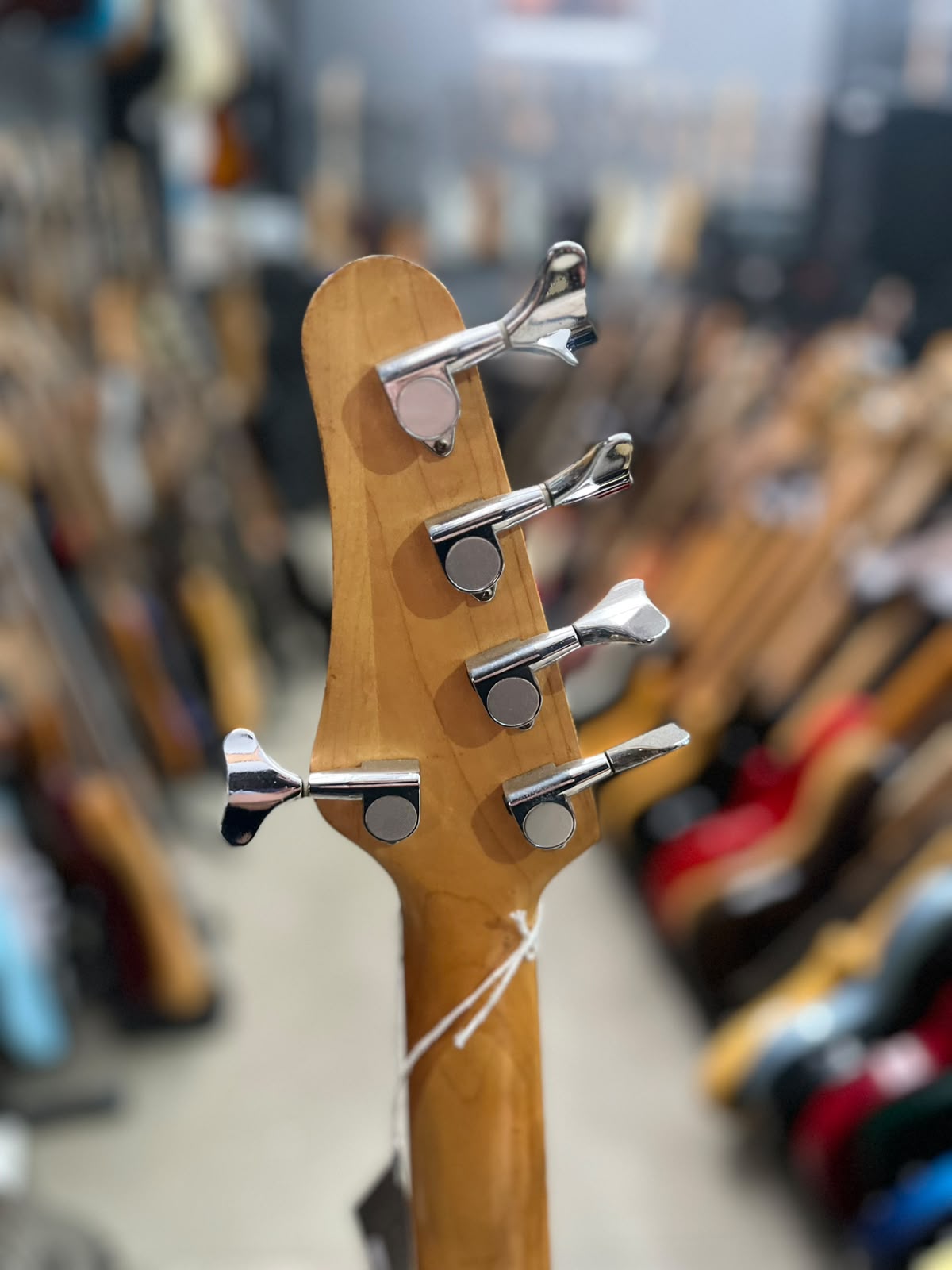 Baixo Washburn Sunburst Modelo 5 cordas miniatura 7