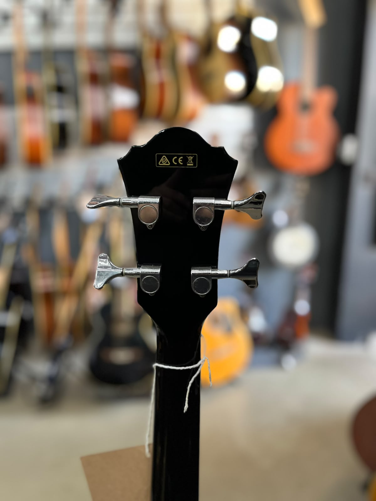 Baixolão Ibanez- Modelo: 4 cordas Preto miniatura 6