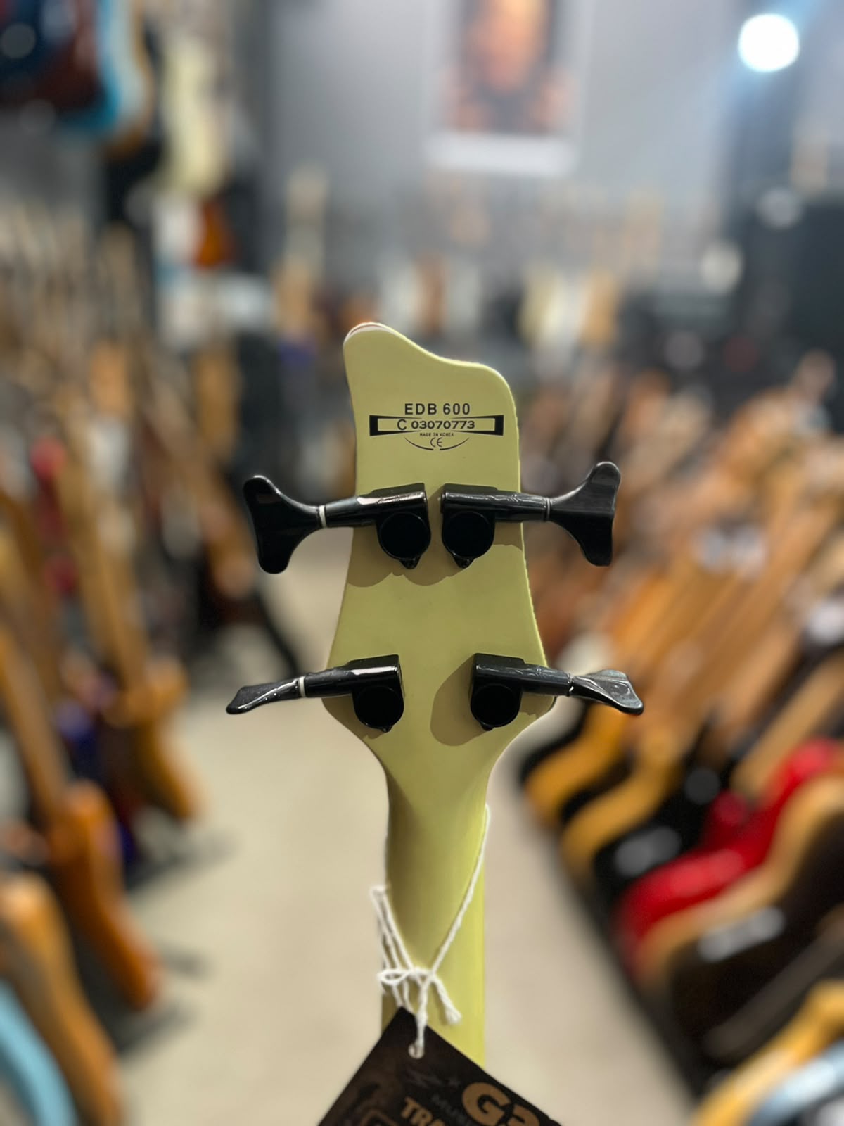 BAIXO IBANEZ ERGODYNE 4 CORDAS CREME miniatura 7