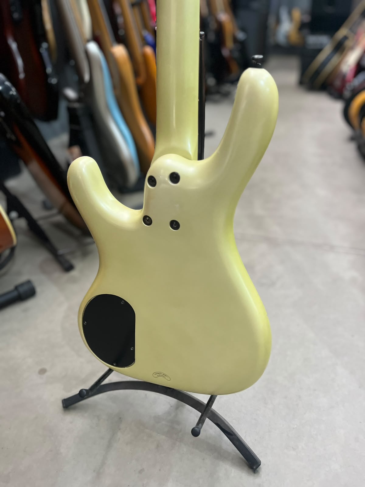 BAIXO IBANEZ ERGODYNE 4 CORDAS CREME miniatura 9