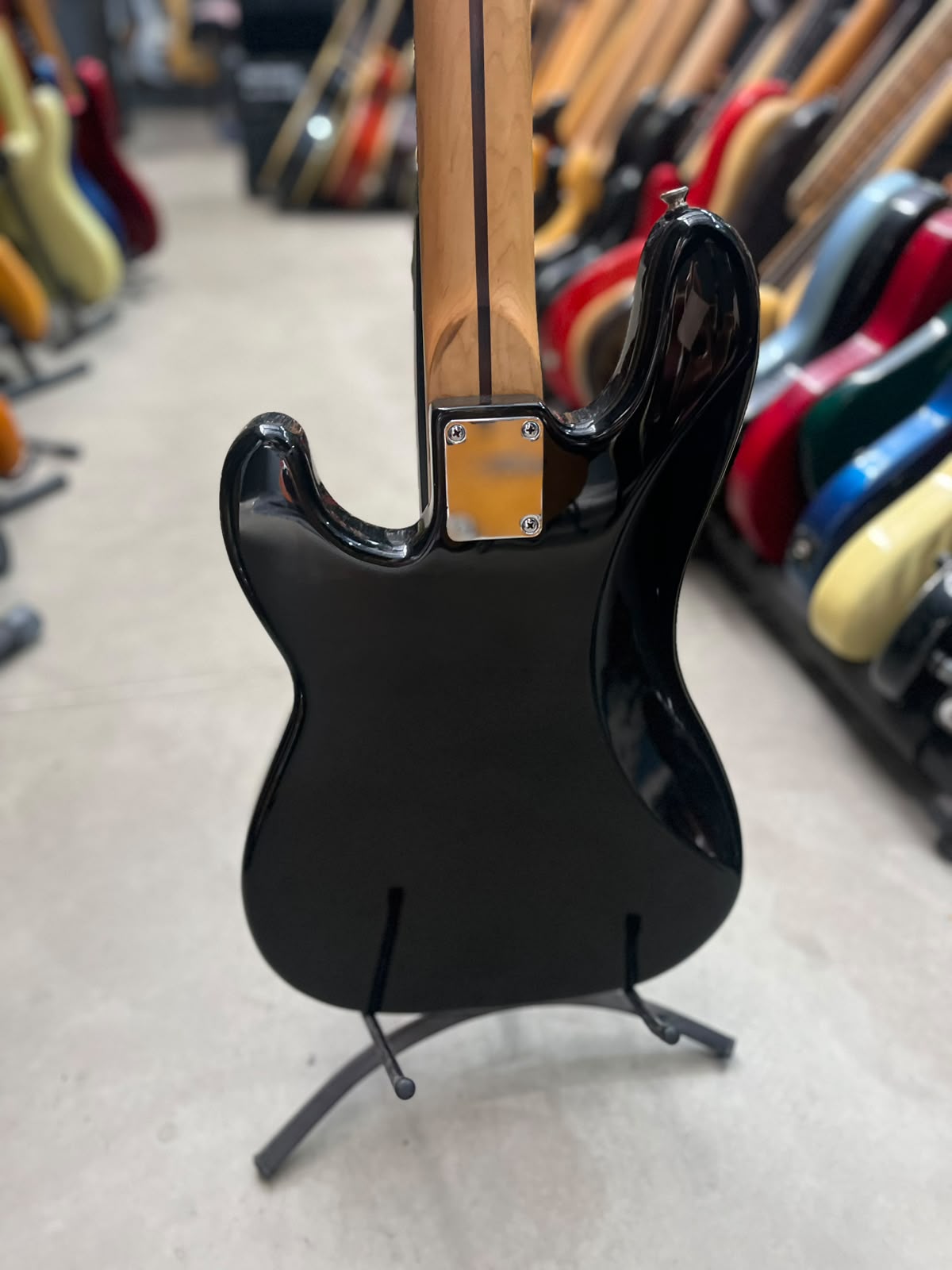 BAIXO CORT 4 CORDAS PRETO ESCUDO BRANCO miniatura 9