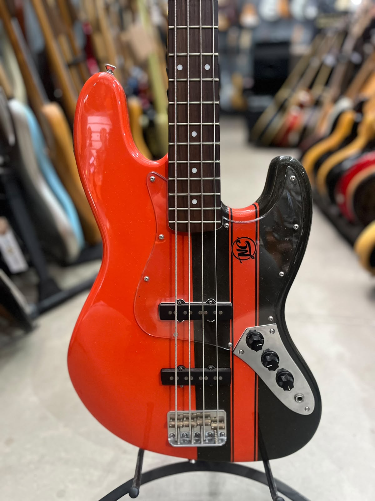 Baixo Luthier Laranja Modelo New Custom 4 cordas