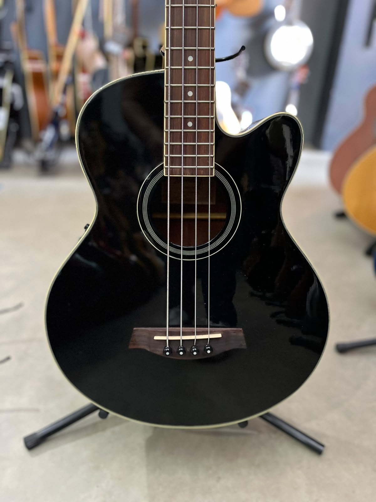 Baixolão Ibanez- Modelo: 4 cordas Preto