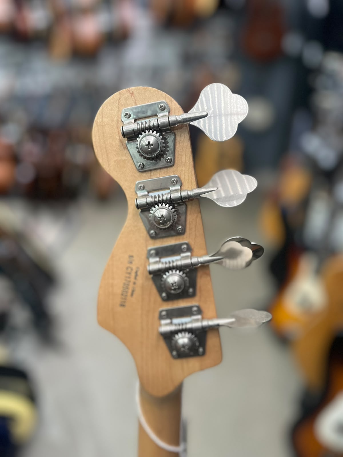 Baixo Squier J Bass 4 cordas Sunburst miniatura 7