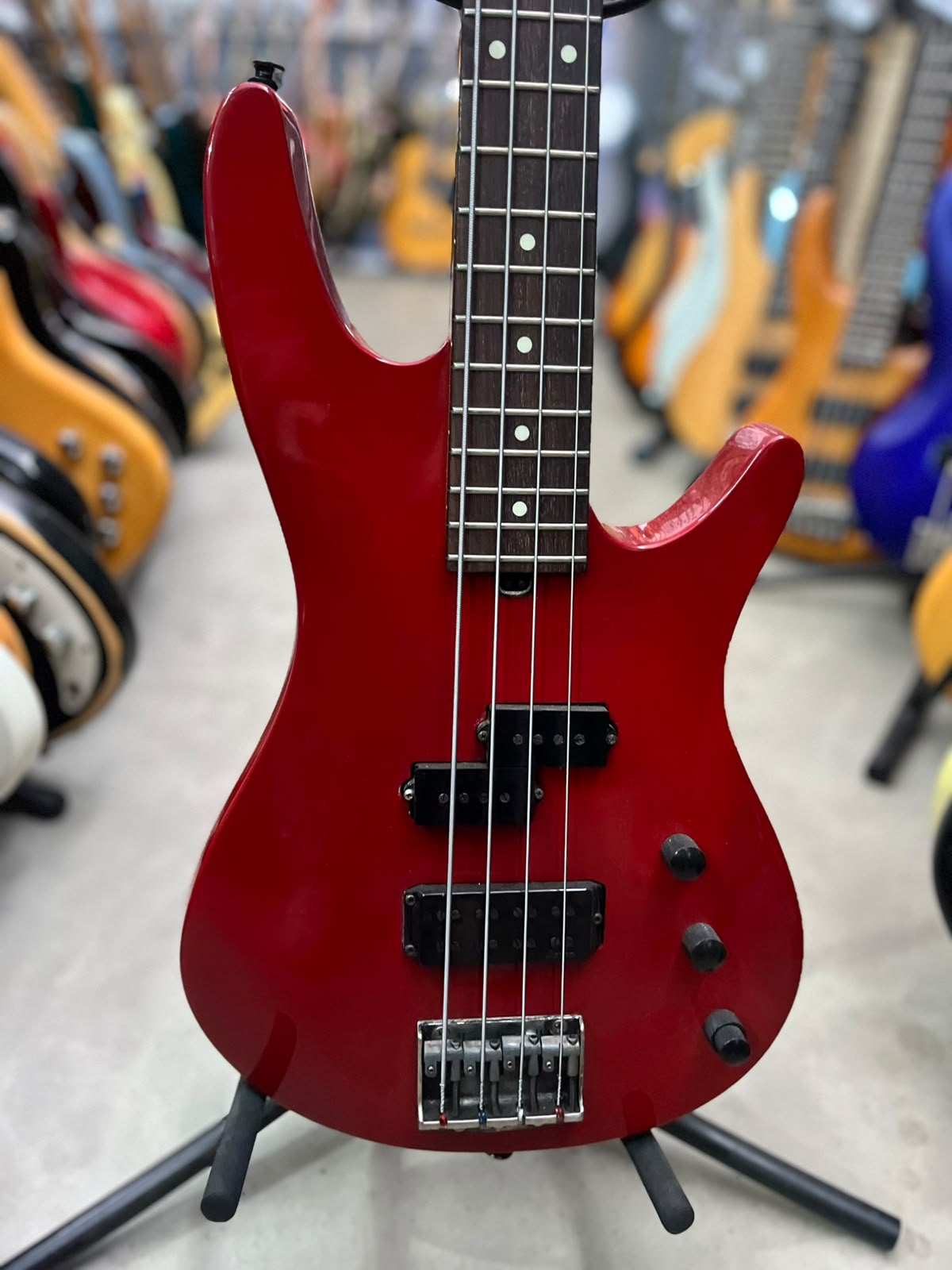 Baixo Marca Ibanez – Modelo: SB707e Japan 4 cordas Vermelho ano de 87
