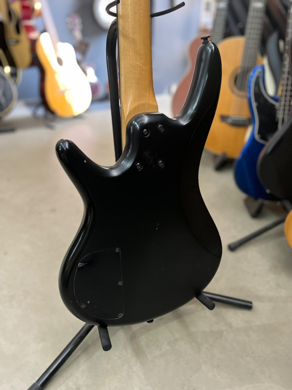 Baixo Marca Ibanez – Modelo: 4 cordas miniatura 8