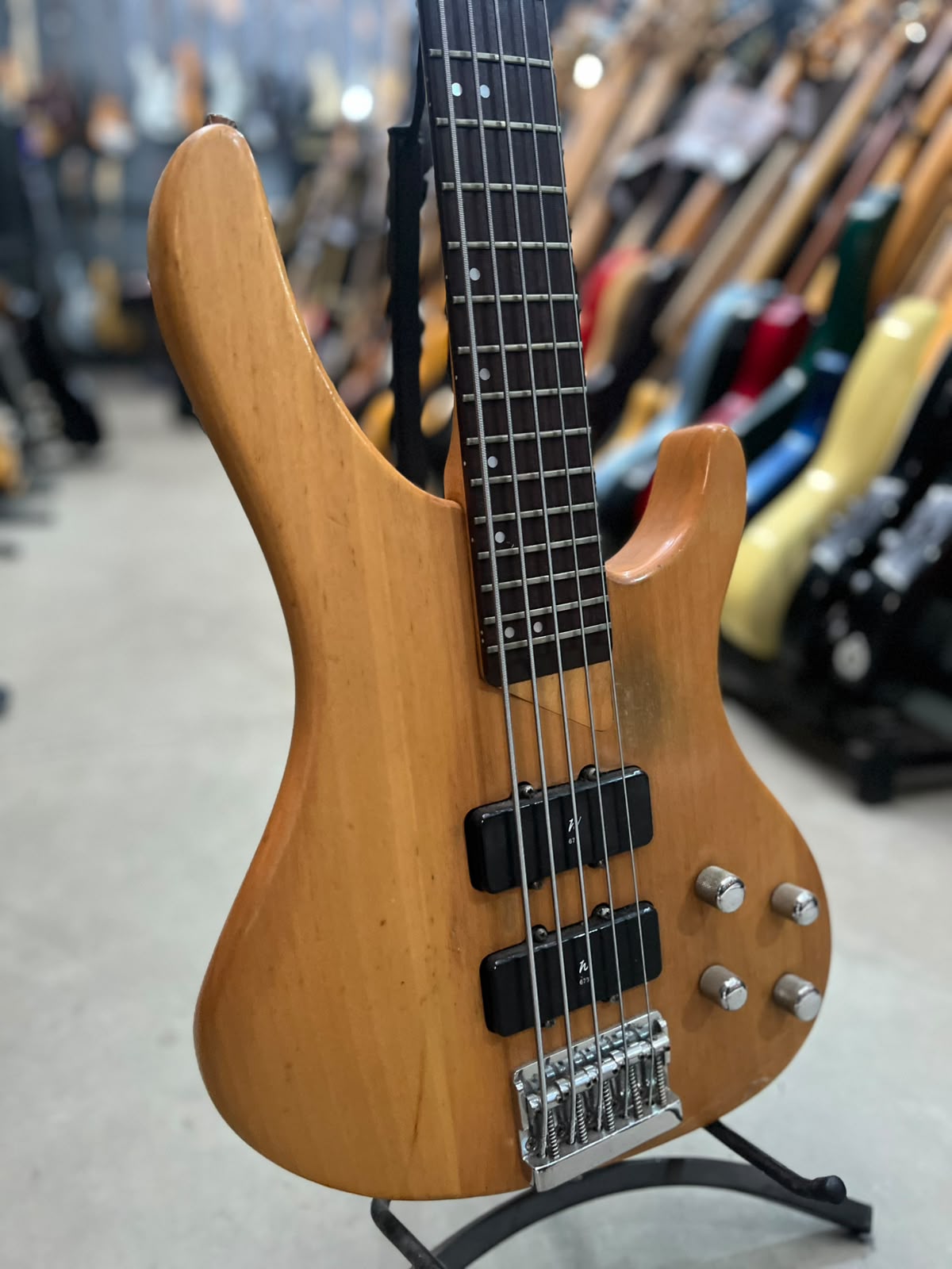 Biaxo Marca Washburn – Modelo: Xb 500 – 5 cordas miniatura 2