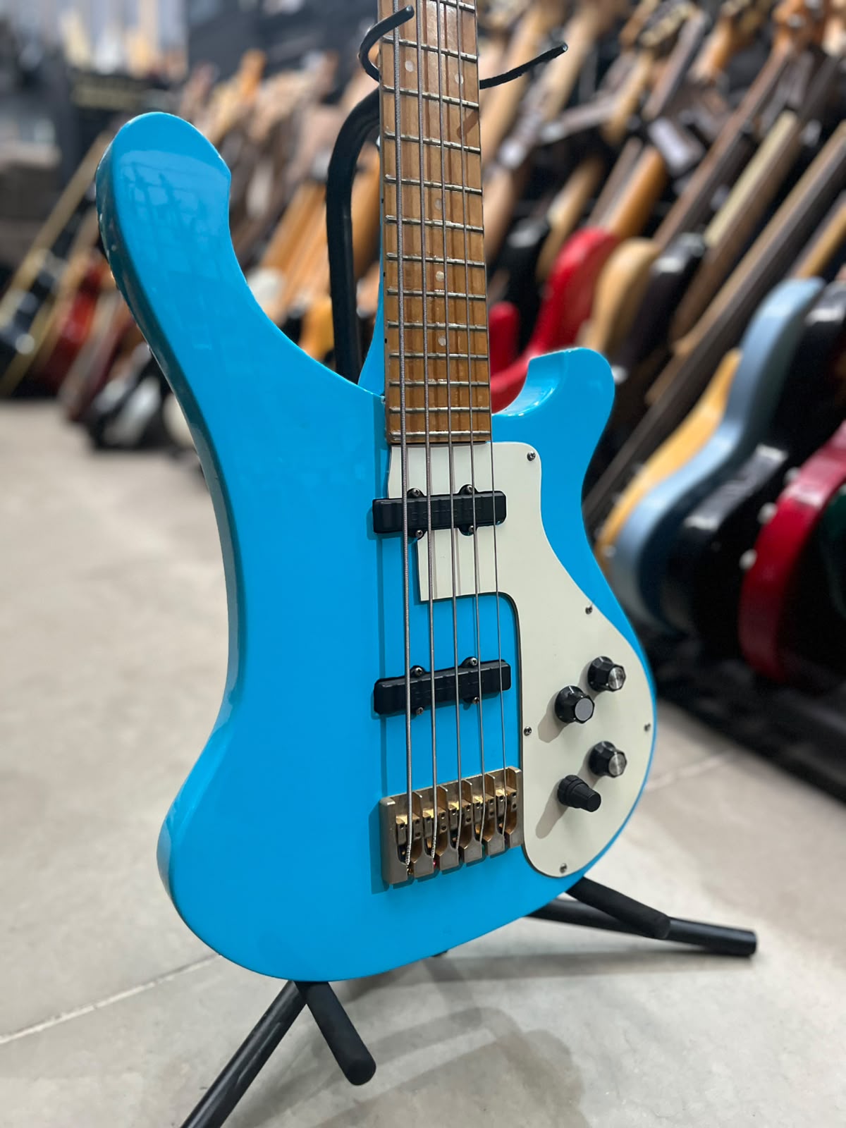 Baixo Luthier Rickenbacker  Modelo: 5cordas miniatura 3