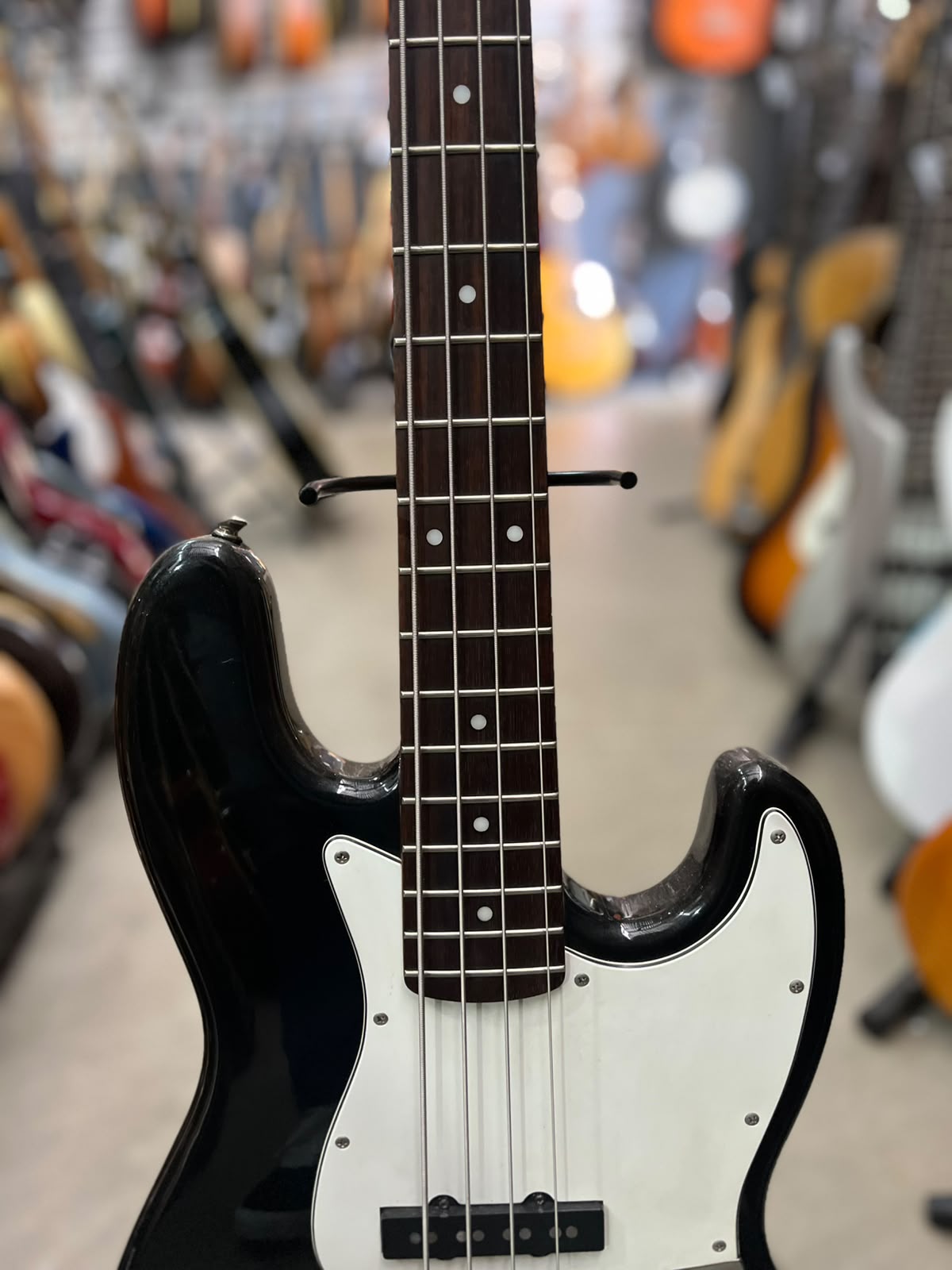 Baixo Squier Modelo: standard Jazz Bass 4 cordas miniatura 4