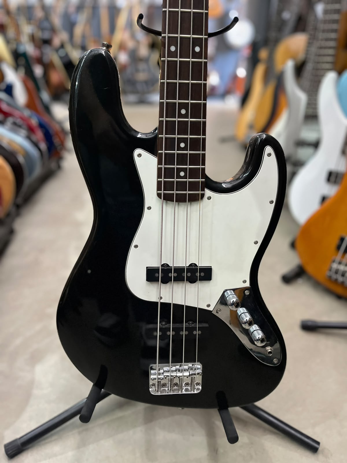Baixo Squier Modelo: standard Jazz Bass 4 cordas