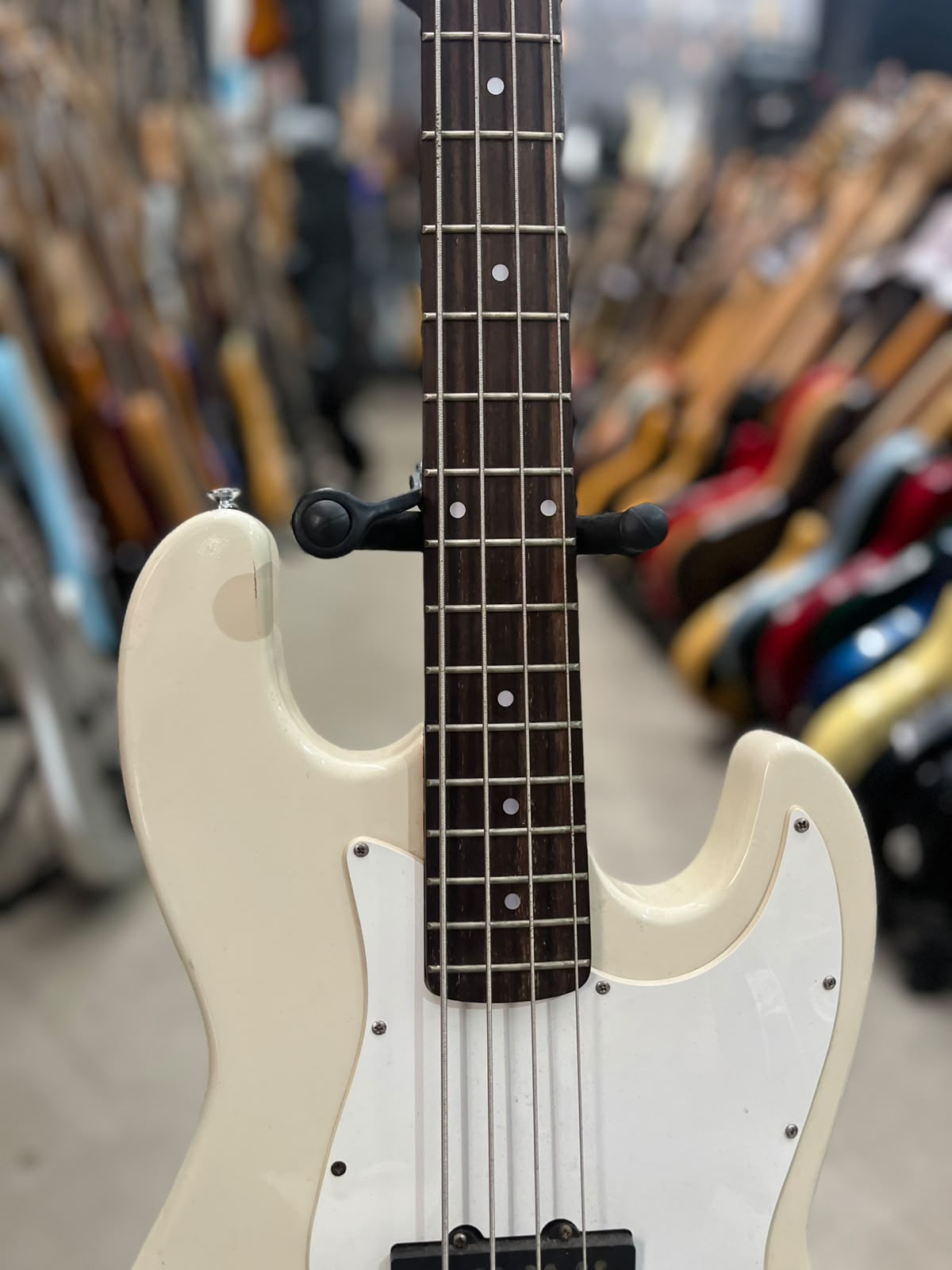 Baixo Marca Yamaha Creme – Modelo 4 cordas miniatura 4