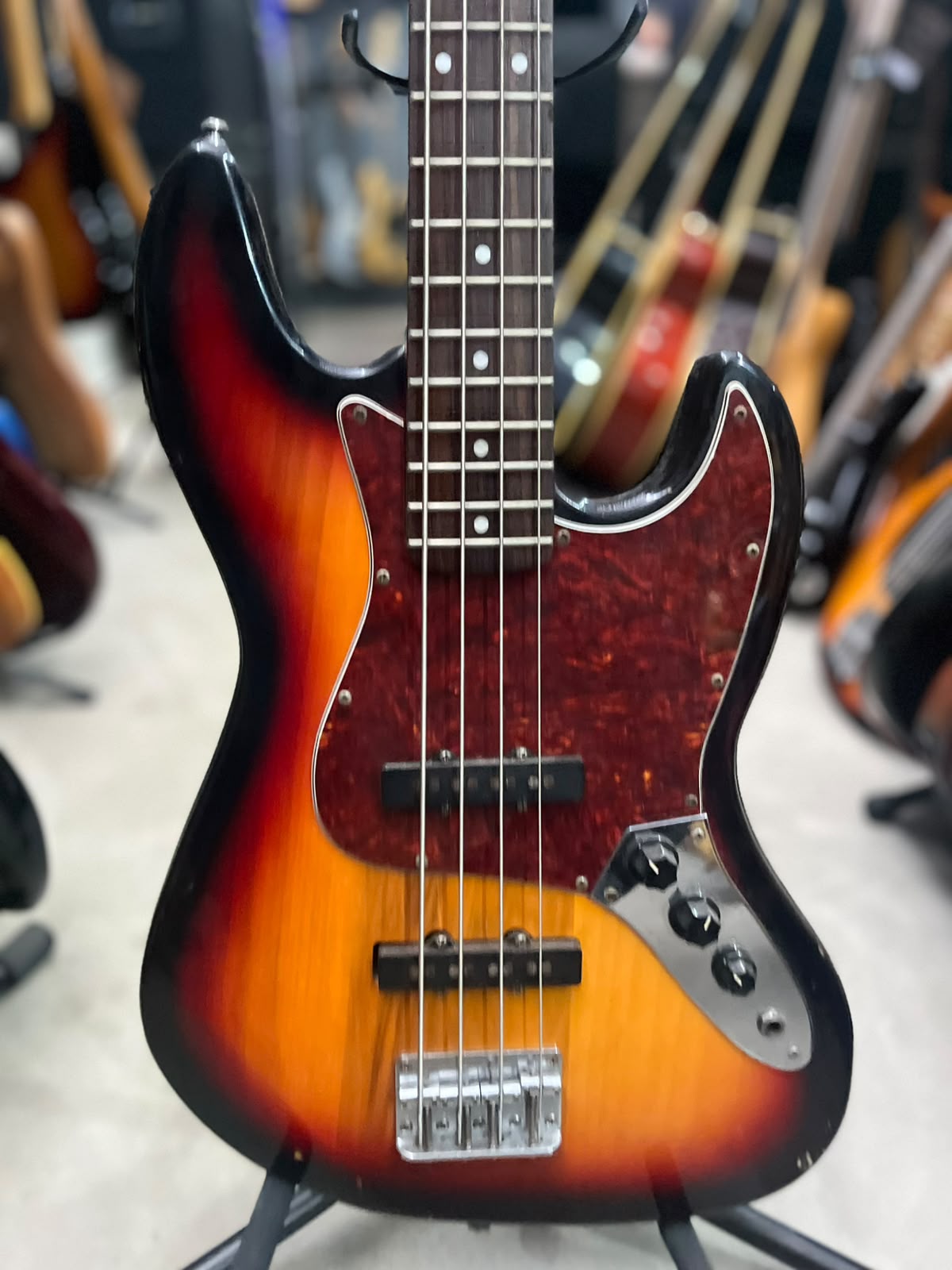 Baixo Marca Giannini – Modelo: Sonic X Séries – 4 cordas Sunburst