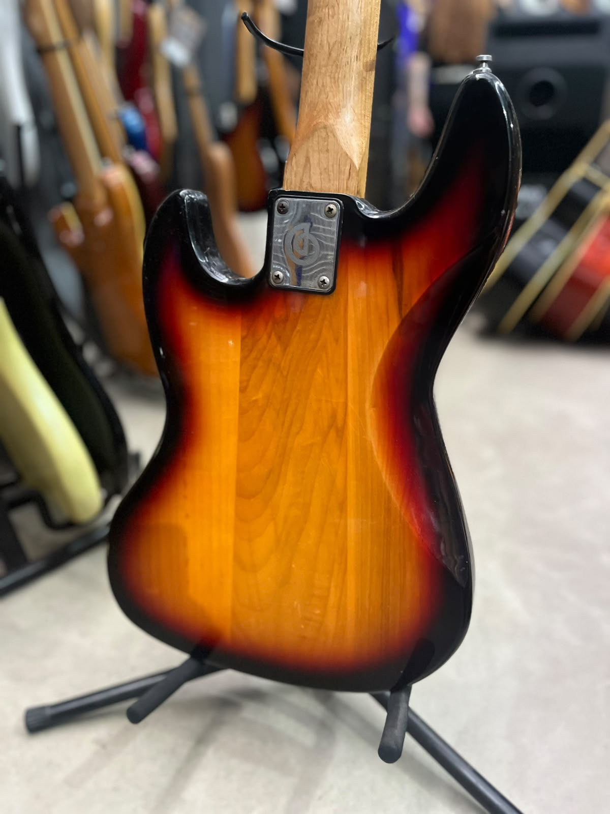 Baixo Marca Giannini – Modelo: Sonic X Séries – 4 cordas Sunburst miniatura 10