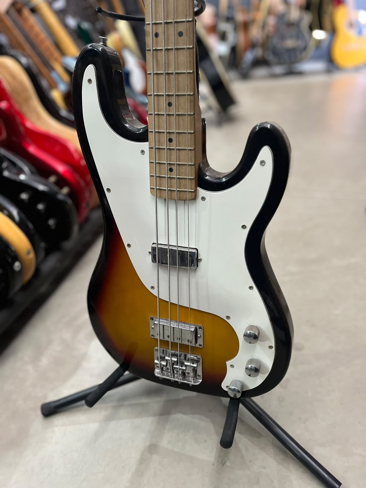 Baixo GBS Pro  Modelo: telebass sunburst 4 cordas miniatura 2