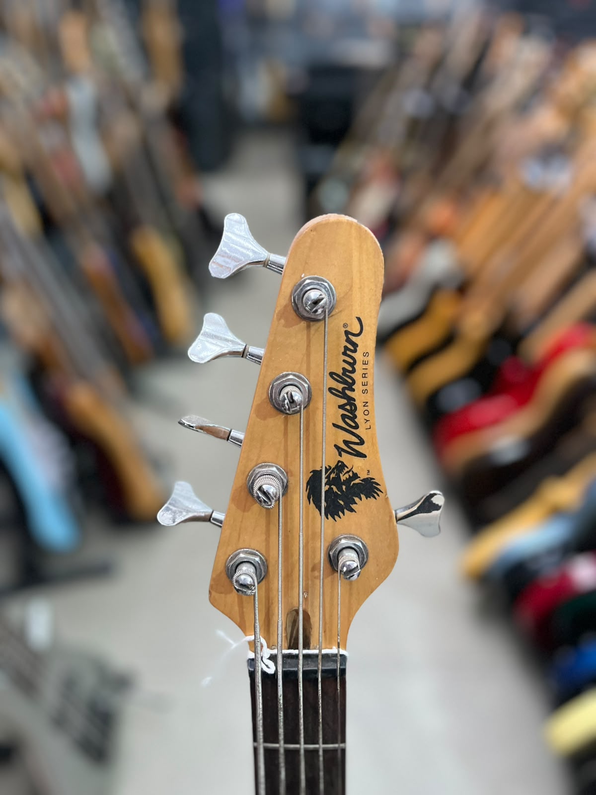 Baixo Washburn Sunburst Modelo 5 cordas miniatura 6