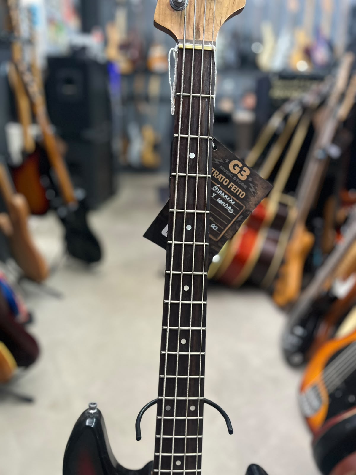 Baixo Marca Giannini – Modelo: Sonic X Séries – 4 cordas Sunburst miniatura 5