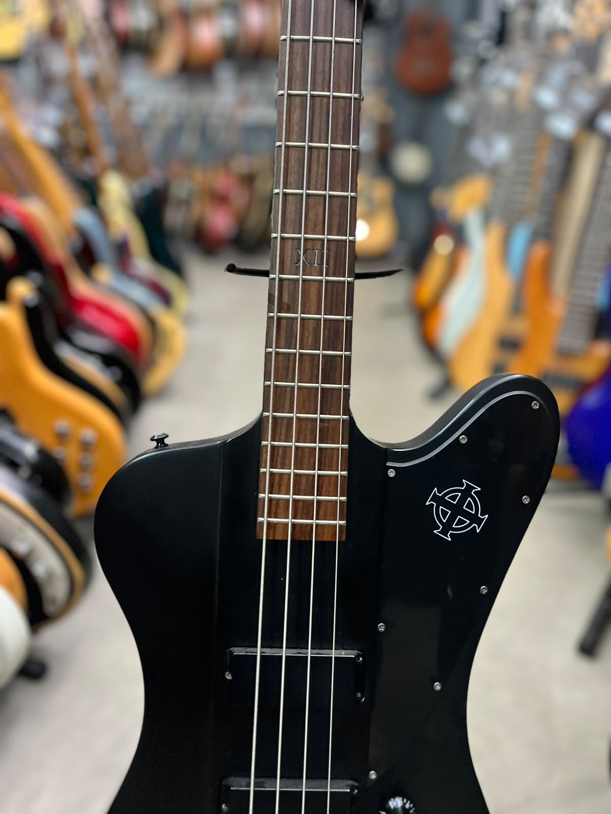 Baixo Epiphone Preto Fosco 4 cordas miniatura 4