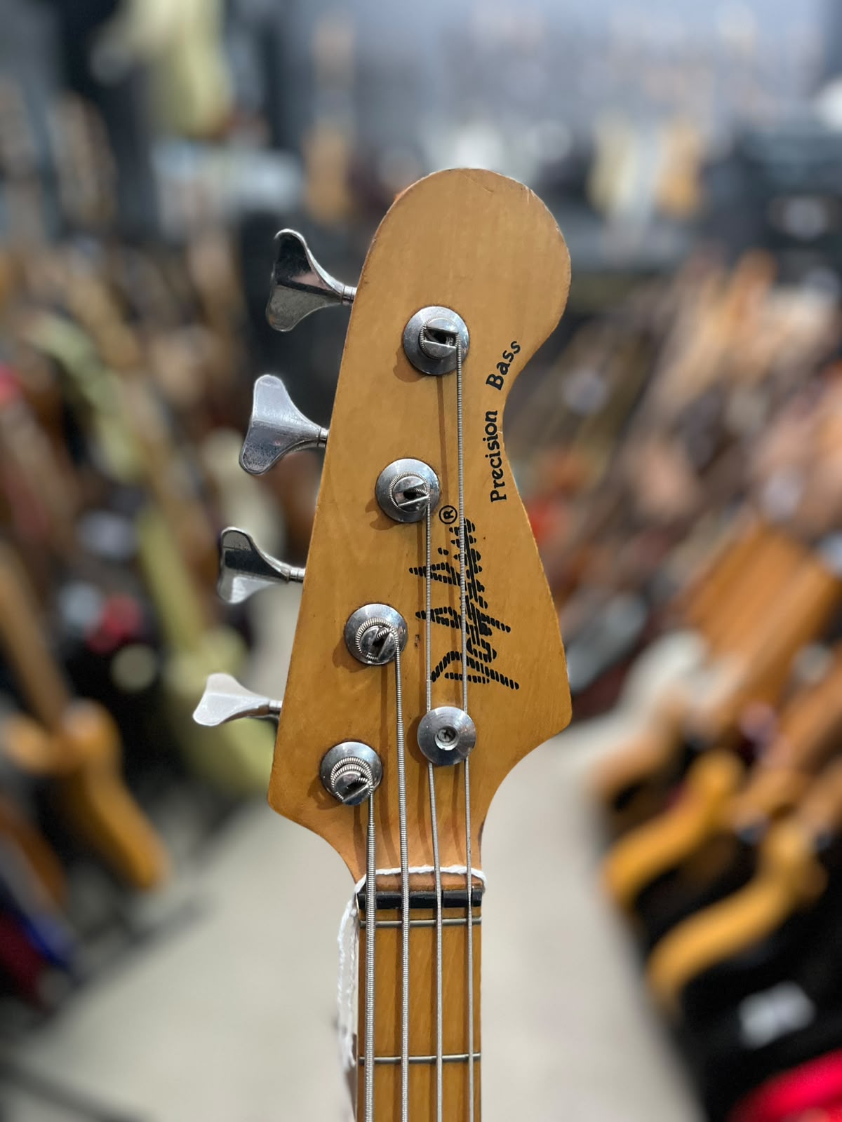 Baixo Dolphin  Modelo: Precision Bass 4 cordas miniatura 6