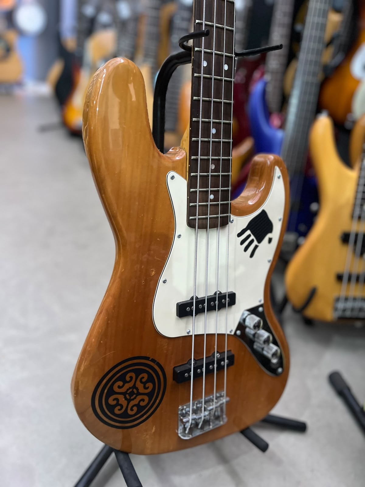 Baixo  Squier  J Bass 4cordas miniatura 3