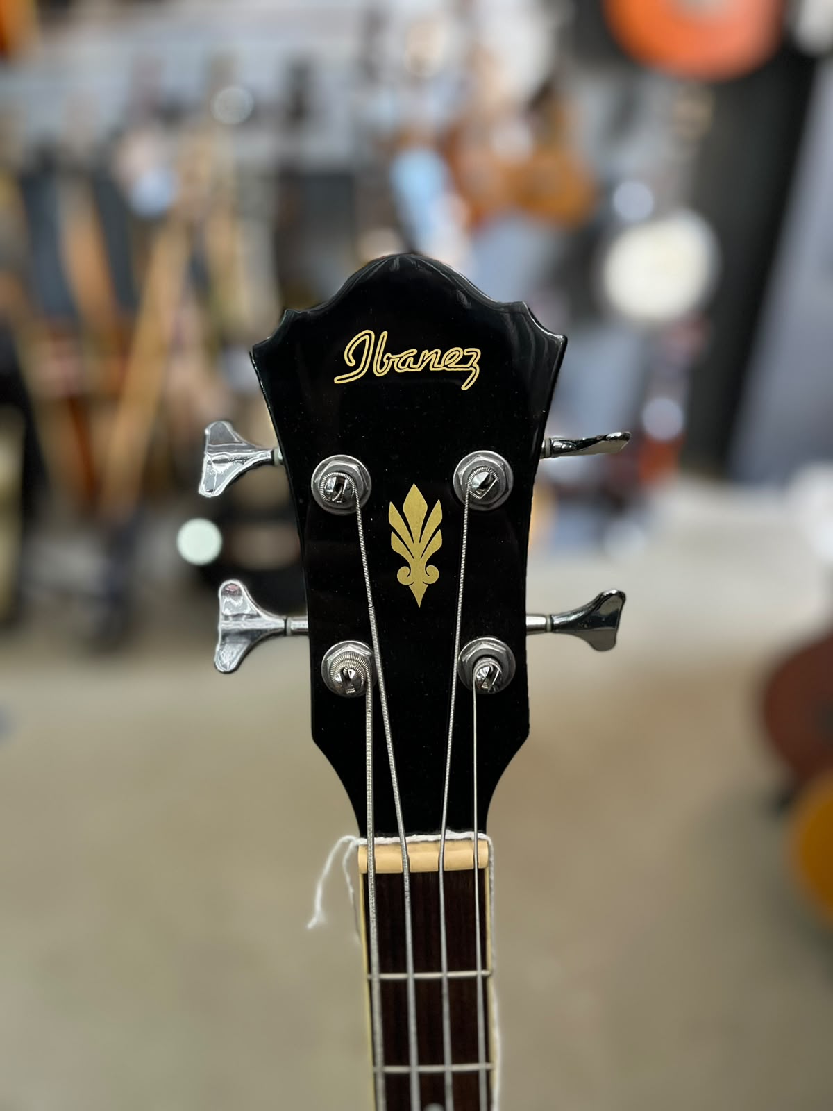 Baixolão Ibanez- Modelo: 4 cordas Preto miniatura 5