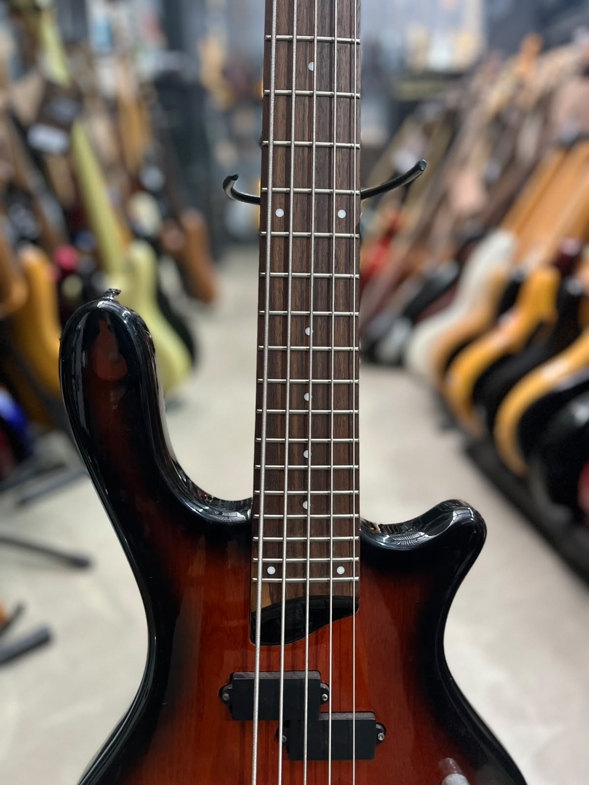Baixo Washburn Sunburst Taurus T15 – Modelo 5 cordas miniatura 4