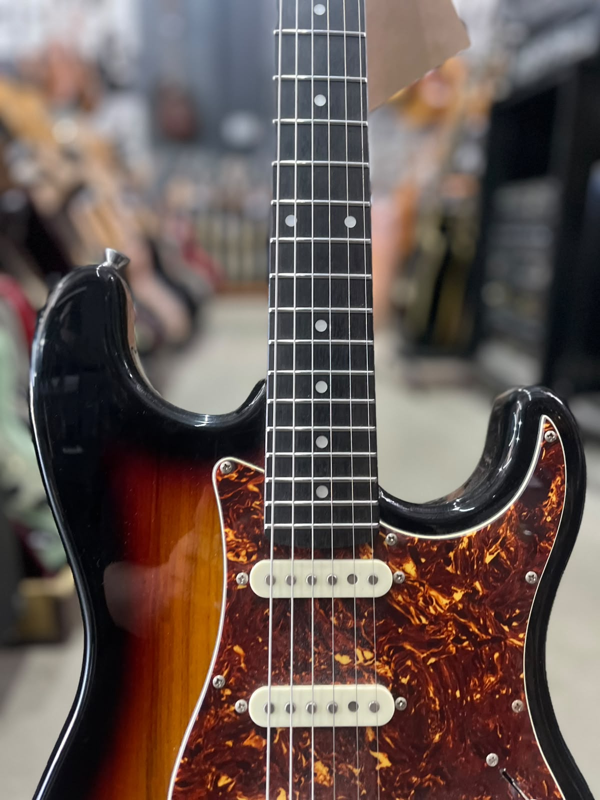 Guitarra Seizi Modelo: Shinobi strato sunburst miniatura 4