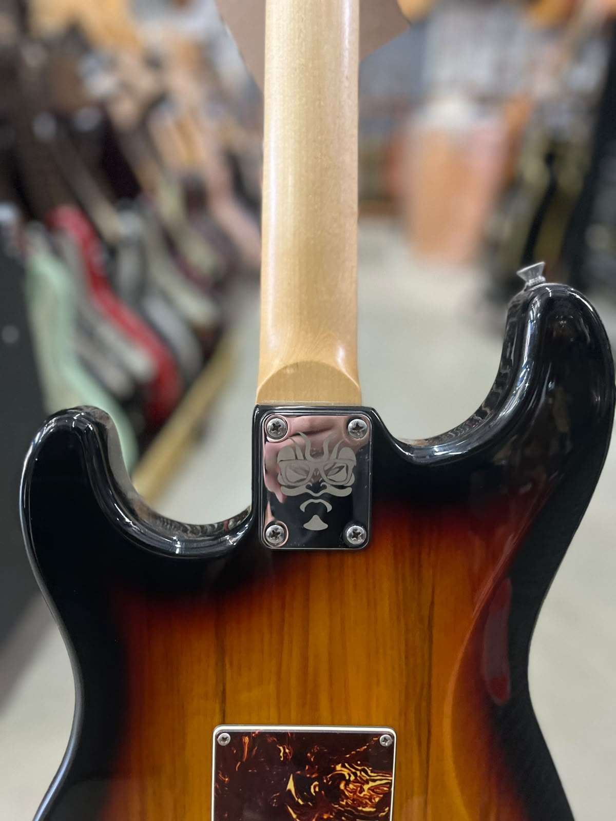 Guitarra Seizi Modelo: Shinobi strato sunburst miniatura 8