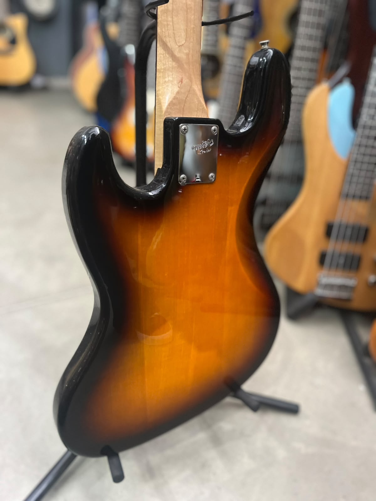 Baixo Squier J Bass 4 cordas Sunburst miniatura 10