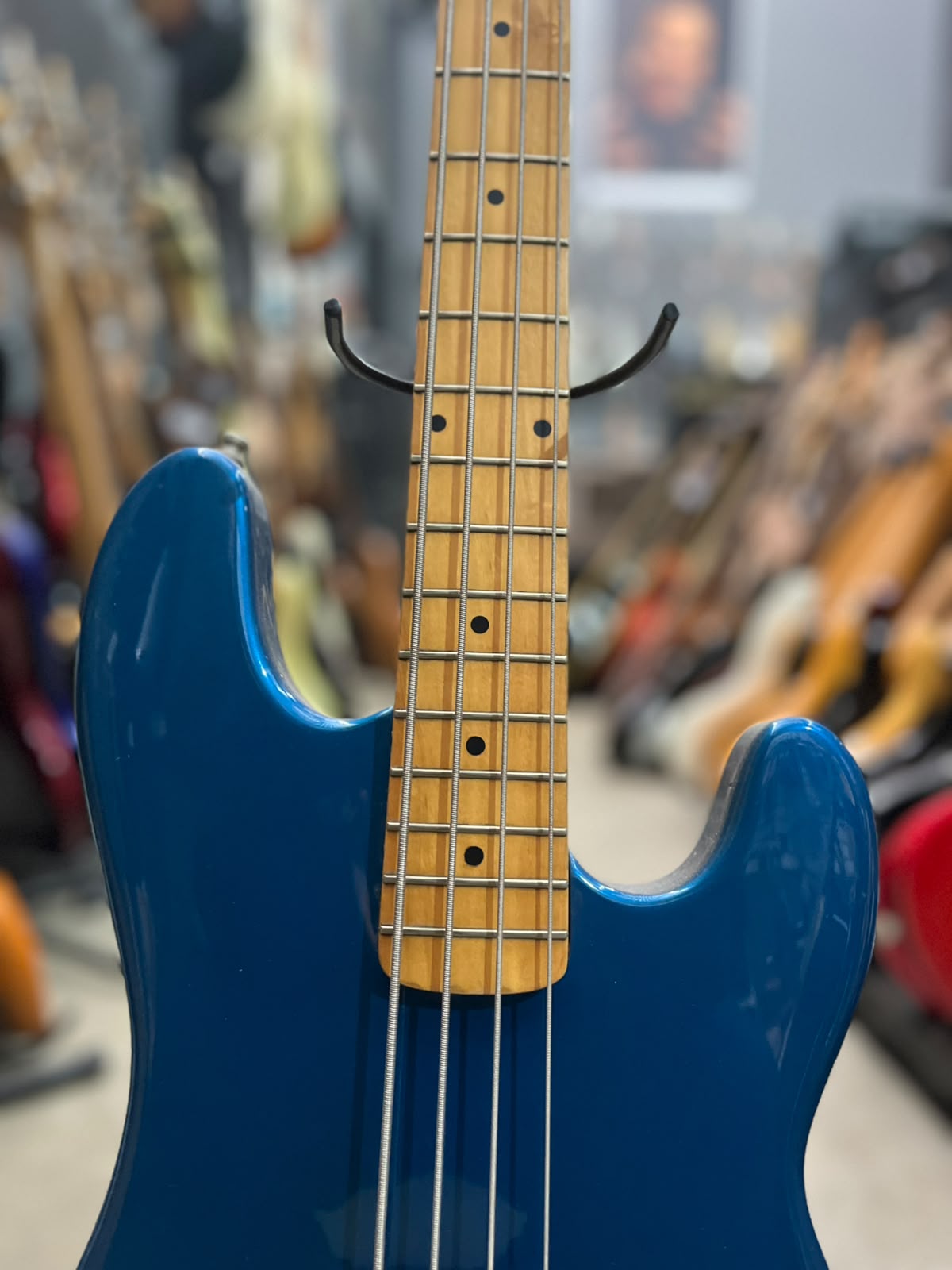 Baixo Dolphin  Modelo: Precision Bass 4 cordas miniatura 4