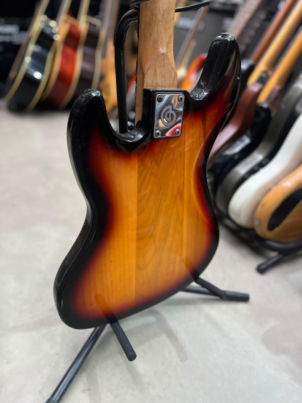 Baixo Marca Giannini – Modelo: Sonic X Séries – 4 cordas Sunburst miniatura 9