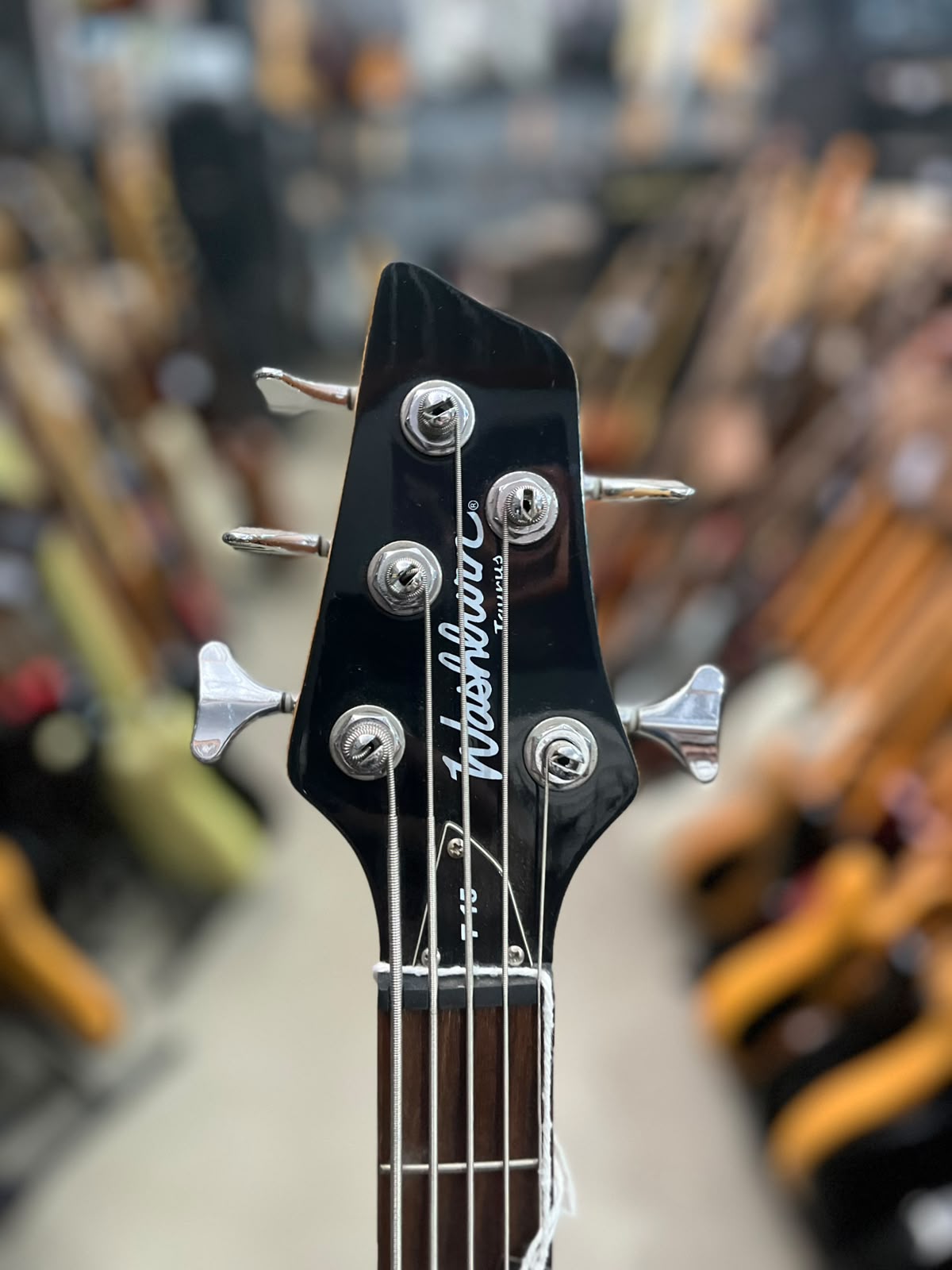 Baixo Washburn Sunburst Taurus T15 – Modelo 5 cordas miniatura 6