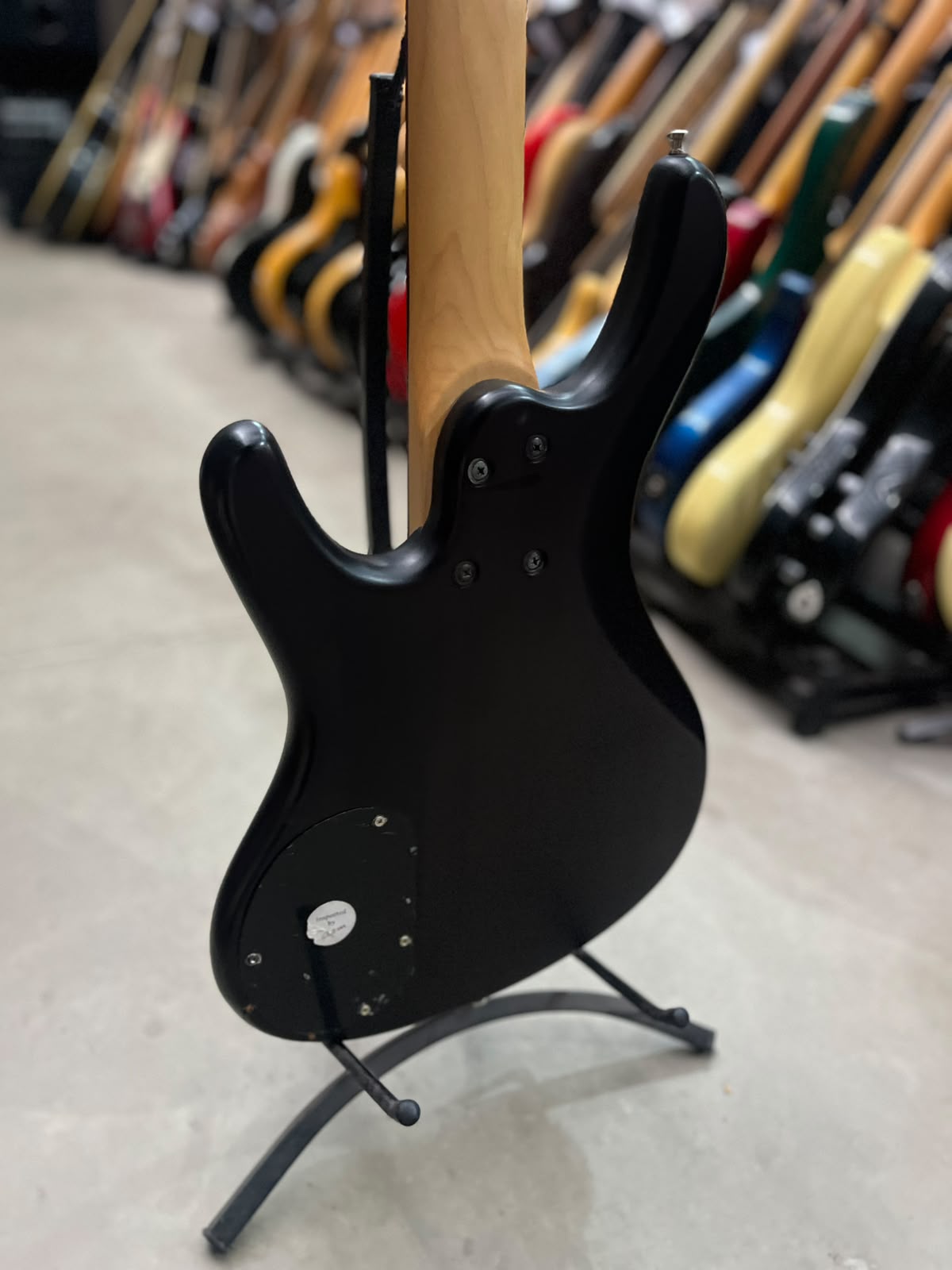 Baixo Ibanez ergodyne 5 cordas  preto miniatura 9