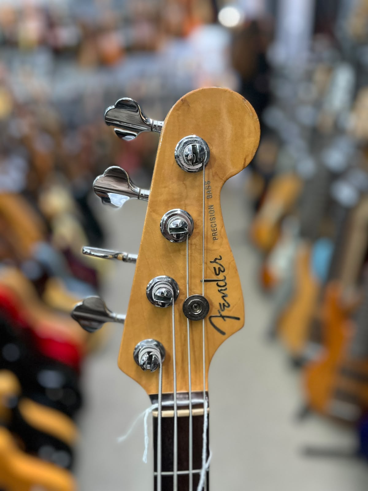 BAIXO FENDER PRECISION BASS SUNBURST 4 CORDAS ESCUDO TORTOISE miniatura 6