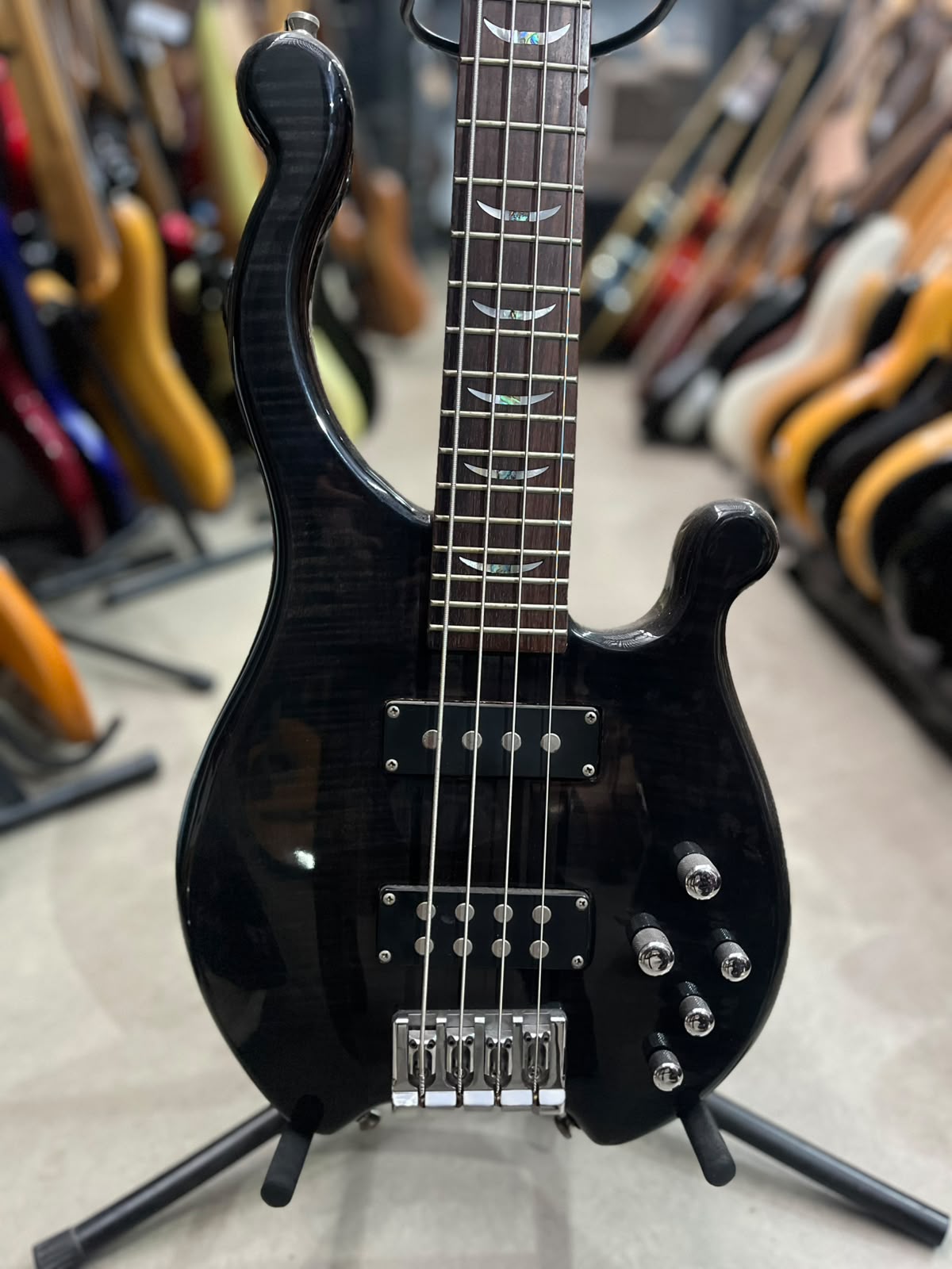 Baixo  Prestige 4 cordas