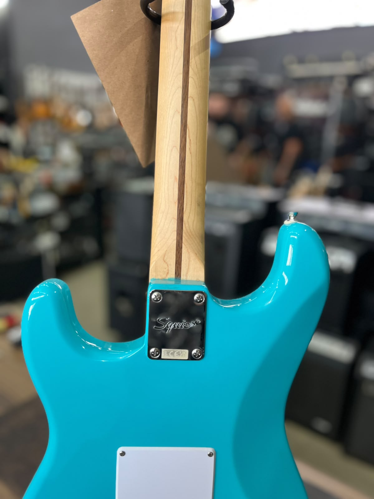 GUITARRA SQUIER FENDER STRATO AZUL CARA ESCUDO BRANCO miniatura 11
