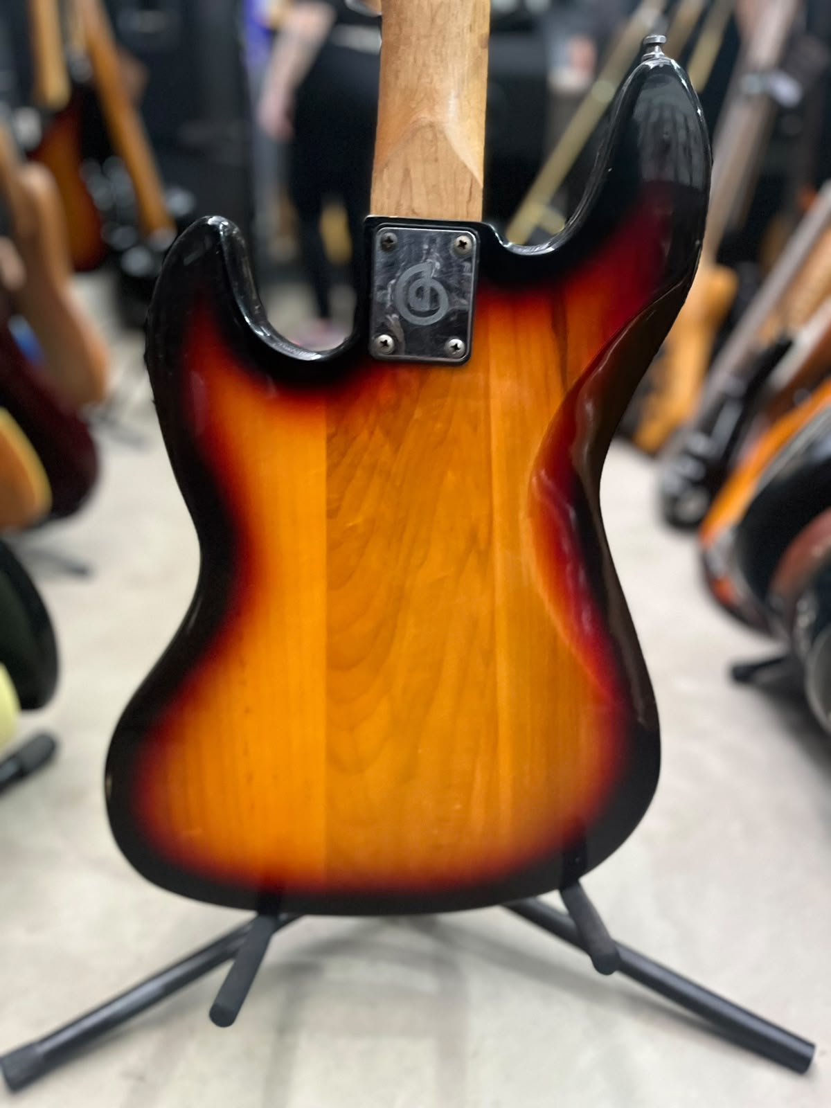 Baixo Marca Giannini – Modelo: Sonic X Séries – 4 cordas Sunburst miniatura 8