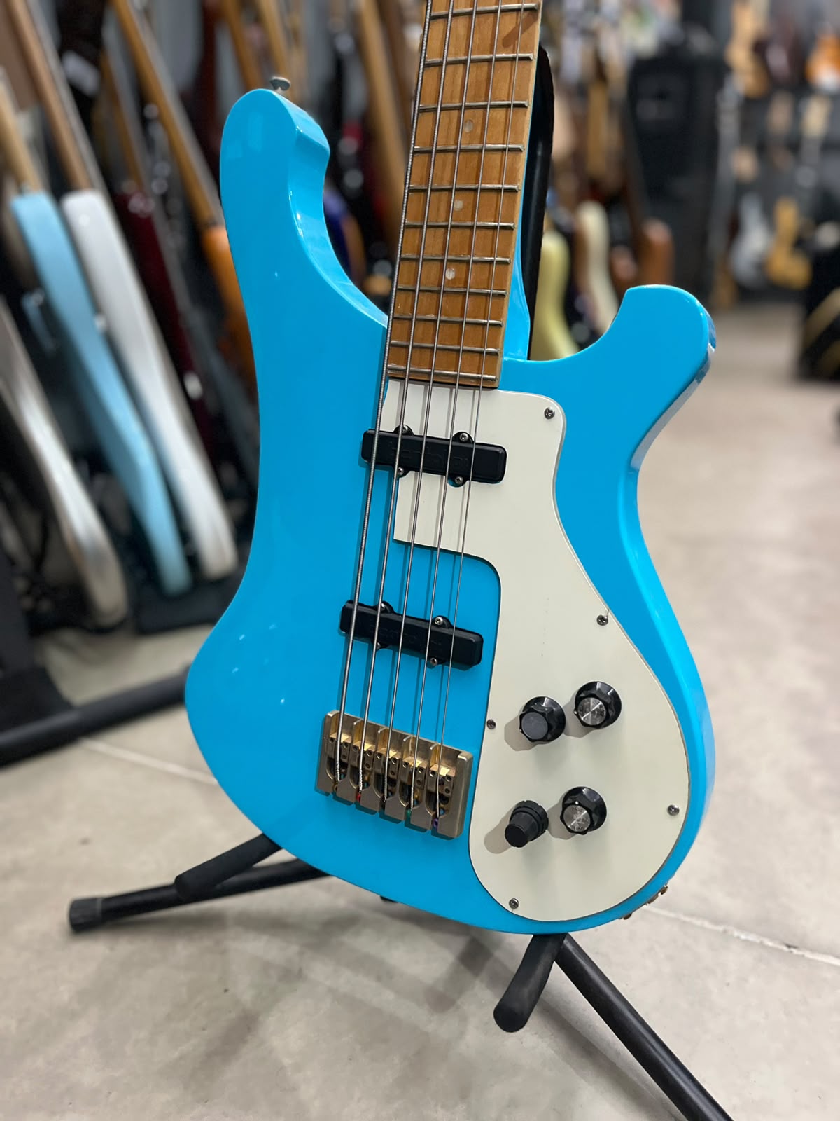 Baixo Luthier Rickenbacker  Modelo: 5cordas miniatura 2
