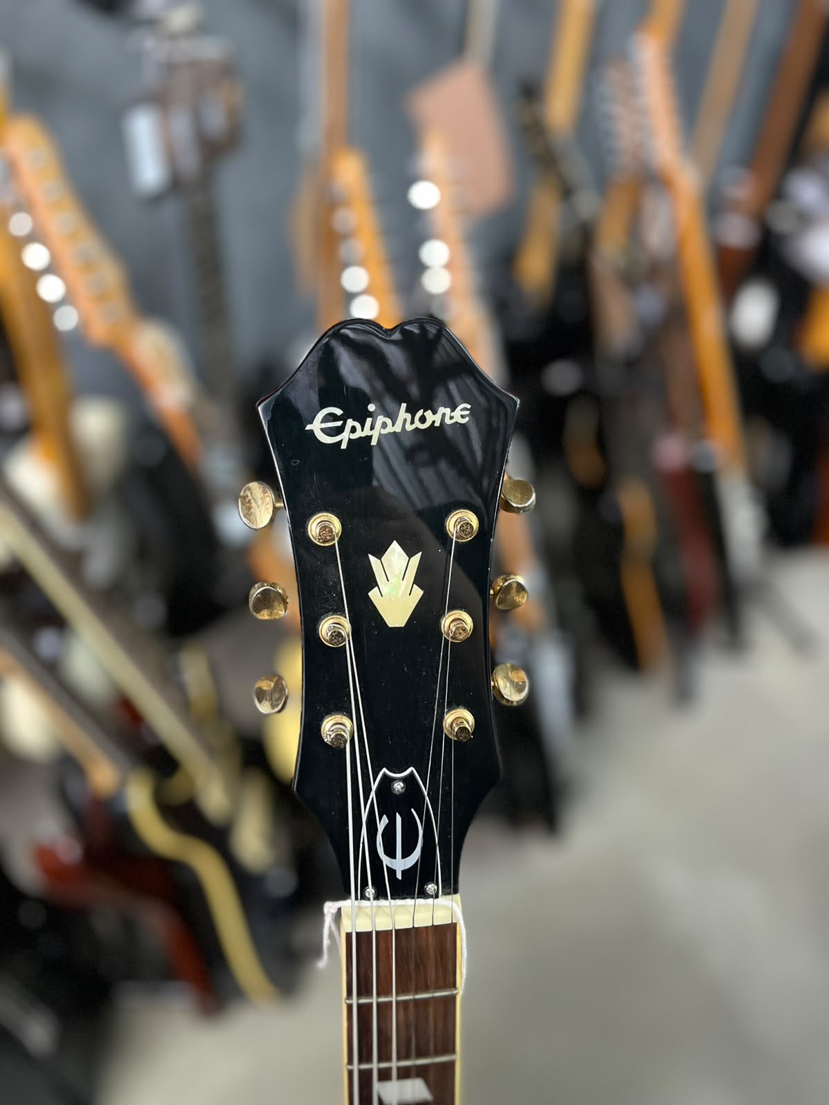 Epiphone Semi Acústica Riviera Custon p93 vermelha escudo preto miniatura 5