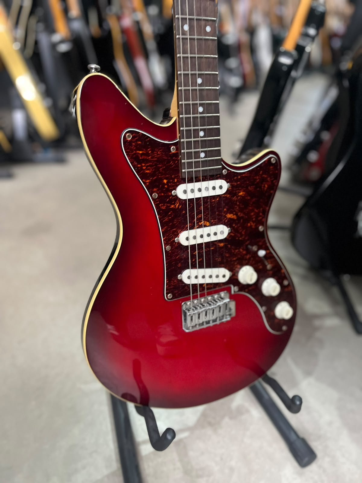 Guitarra Marca Ibanez Modelo: RC 330 miniatura 3