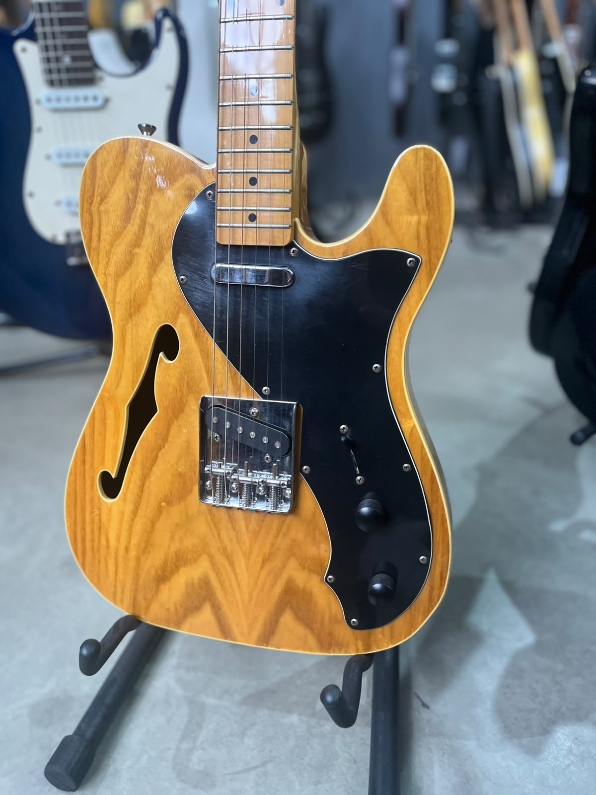 Guitarra Marca Strinberg ThinLine miniatura 2