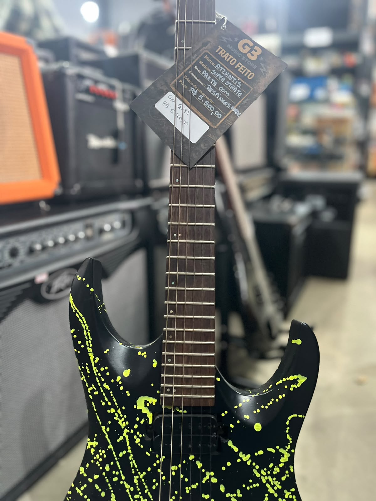 Guitarra Atlanti SuperStrato Preta Splatters (respingos verdes) miniatura 4