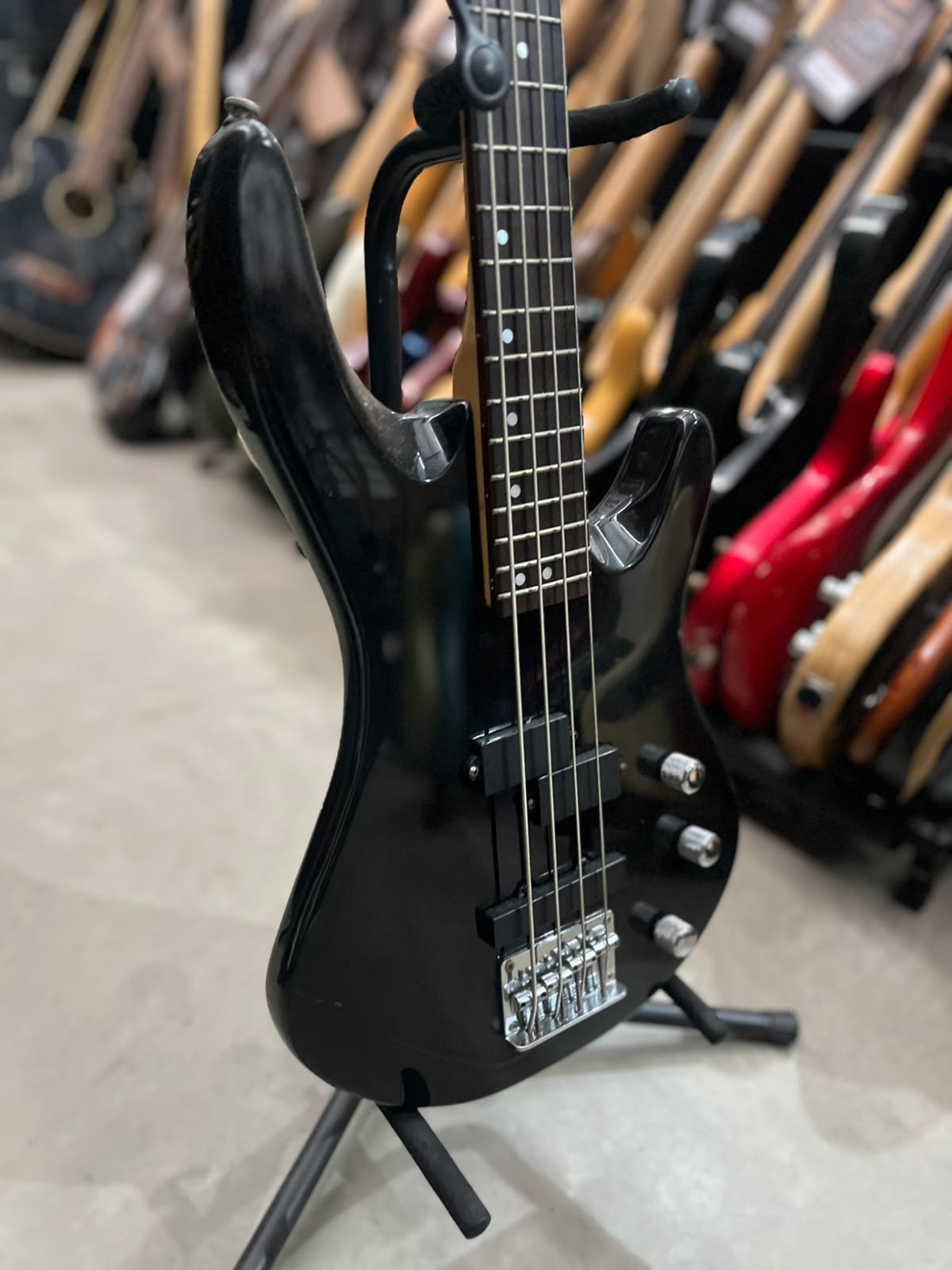 Baixo Samick Preto – Modelo PJ 4 cordas miniatura 3