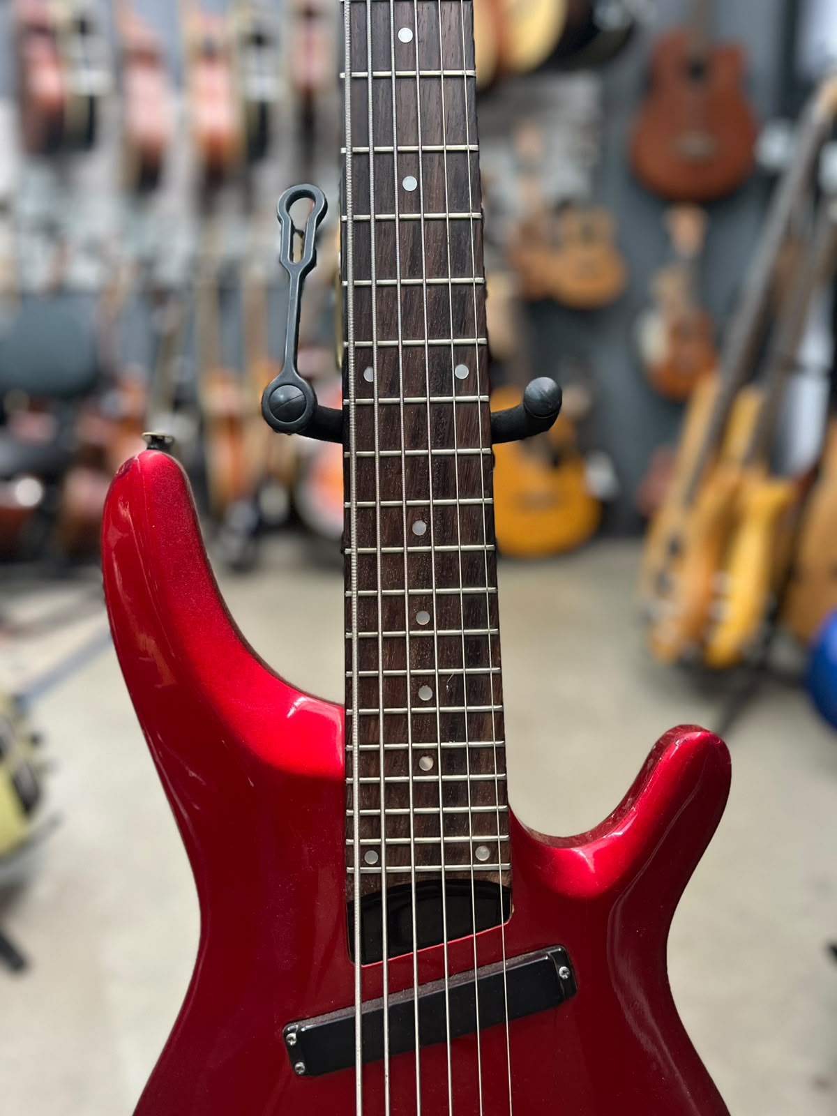 Baixo Yamaha Vermelho – Modelo 6 cordas miniatura 4