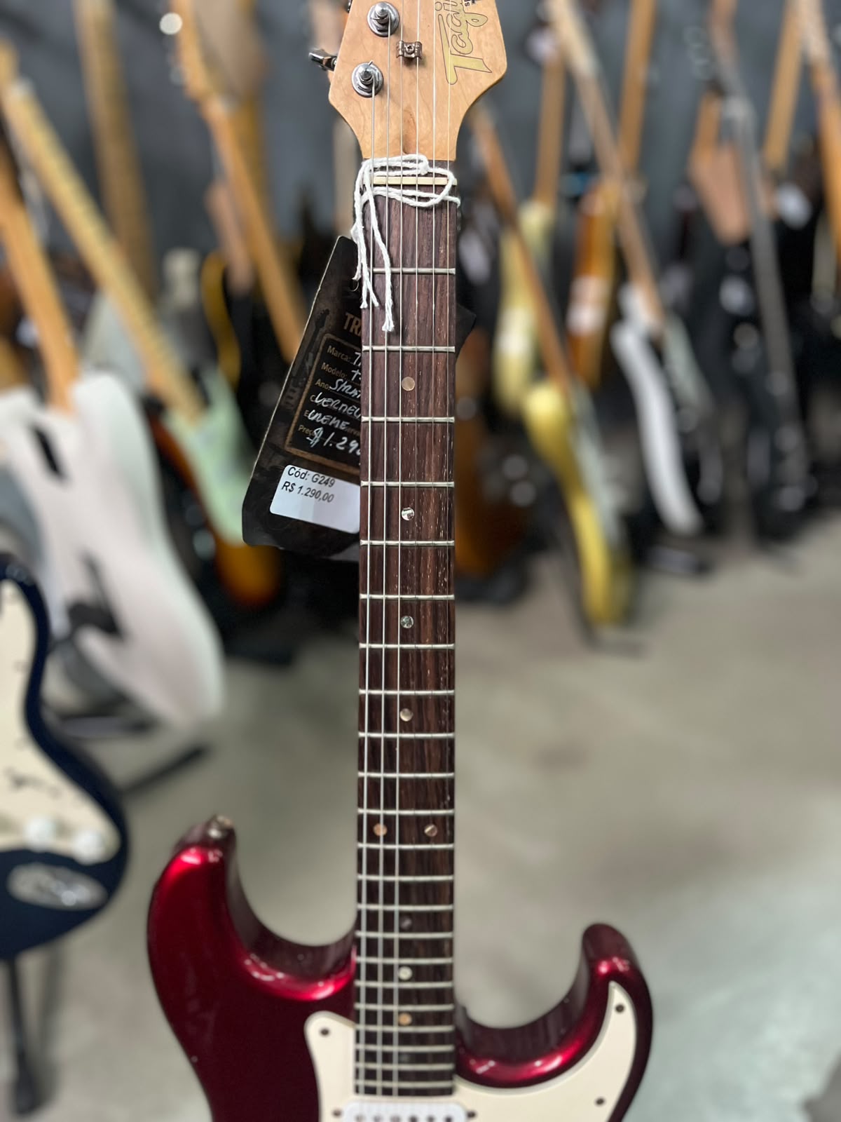 Guitarra Tagima modelo T735S Strato vermelha escudo creme miniatura 4